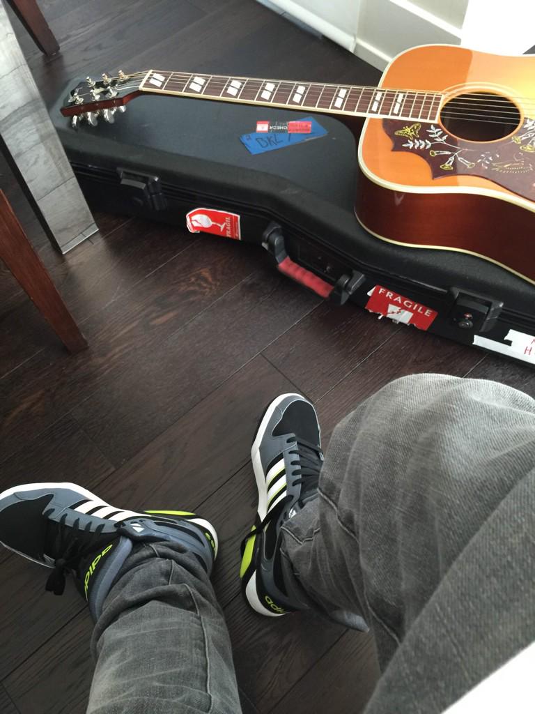 James_Fuls's tweet photo. New music @adidasNEOlabel #NEOwhere #FWIS http://t.co/HgFvZjDVlZ"