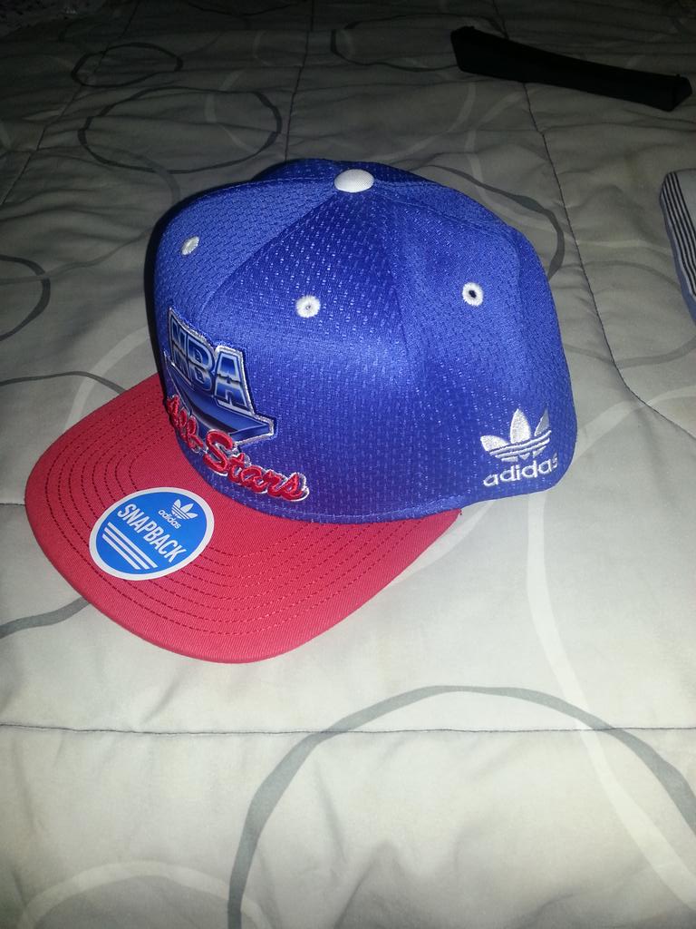 ErickRaww's tweet photo. Adidas 😮🔥🔥🔥🔥🔥 http://t.co/ntTDhdbHZS