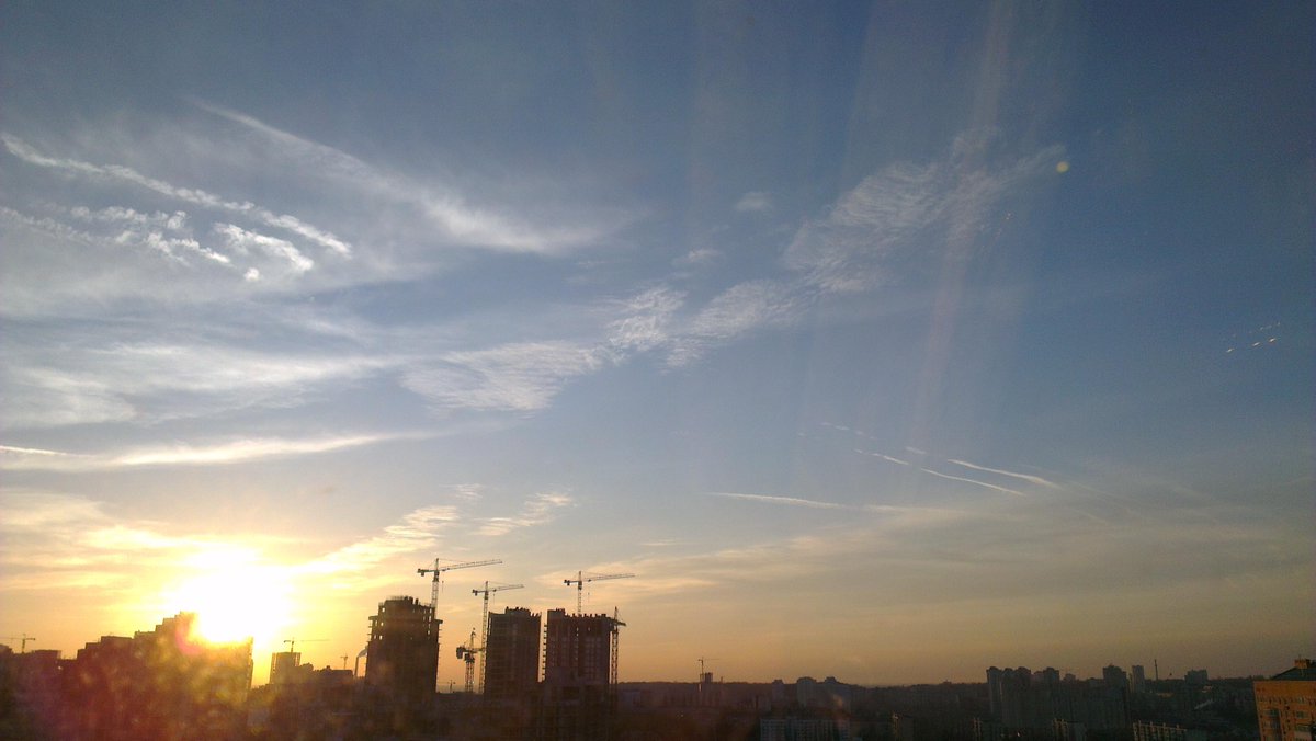 Jekosha's tweet photo. Первый раз за 2 недели выглянуло солнце! Аж дышать легче стало http://t.co/KArzhuqrJY