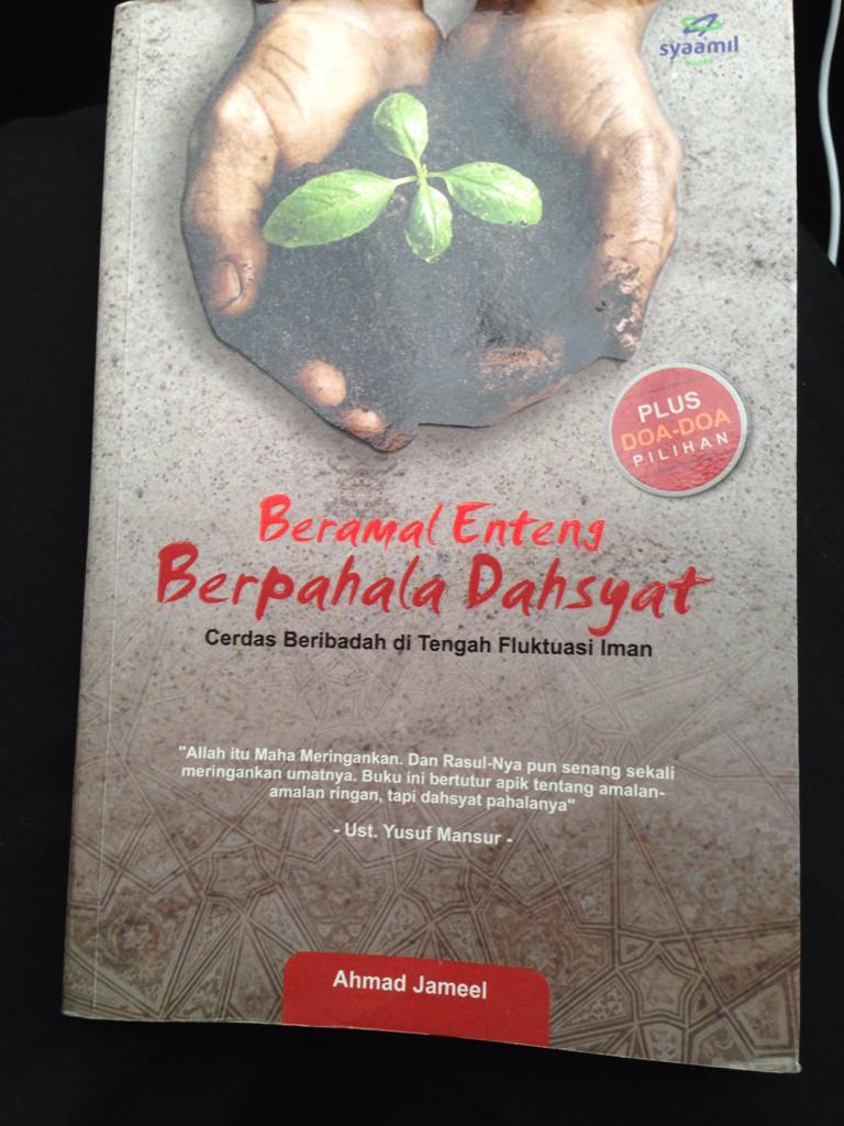 ali_ayi's tweet photo. Baca buku ini, menginspirasi semangat untuk beribadah dab beramal dengan cara yang cerdas http://t.co/KyEzF1GVOM