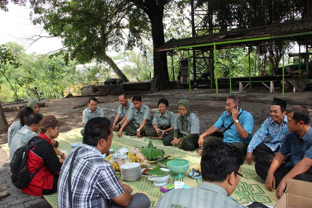 Gembira Loka berbenah dengan merenovasi kios Blok D &amp; E untuk meningkatkan kenyamanan pengunjung. Maju terus glzoo!