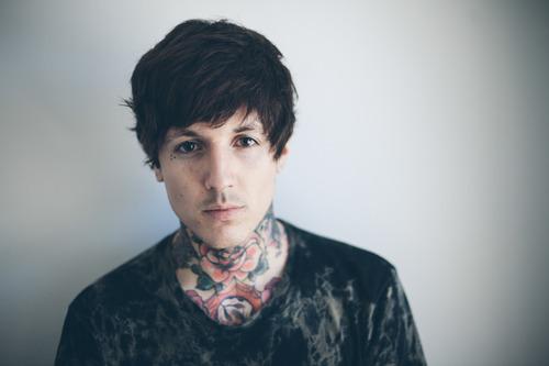 HBD! \o/ Happy birthday Oli Sykes (BMTH) dan ini dia fakta2 tentang dia  