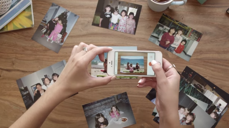 TechCrunch's tweet photo. Heirloom preserves print photos with a single snap http://t.co/zNOJcgTt9d http://t.co/y6yszYoqMD