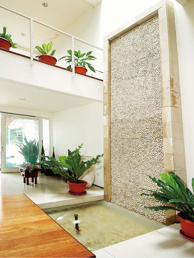 #Kolam Di tengah #Rumah
ada kolam ditengah rumah! Menarik bukan? 
galeriarsitektur.com/a911/kolam-di-…