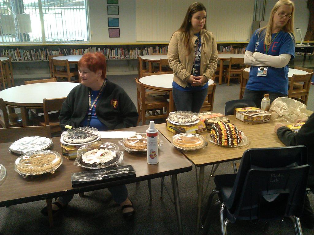 HES_mshorn's tweet photo. It's Pie Day @HudsonElem http://t.co/qtuM1sxDTE