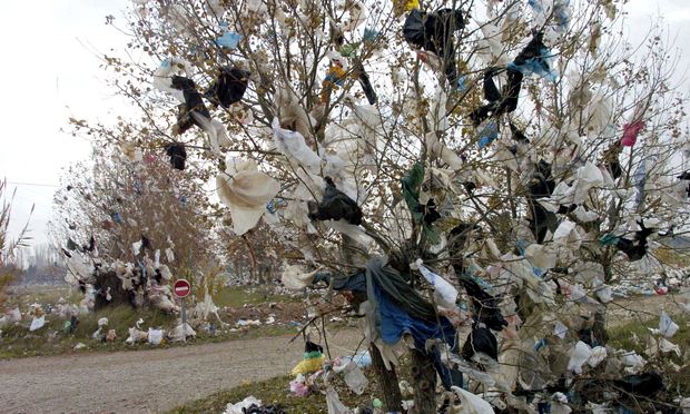 Sustainia's tweet photo. EU to approve historic deal to cut #PlasticBag use http://t.co/zzWjD9k4EO via @ArthurNeslen cc @NichBlok @Recyclebank http://t.co/Fp3afmRS8E