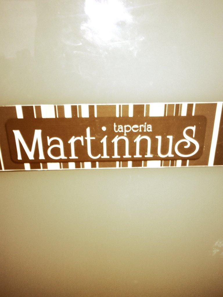 Hoy:
*Salteado de verduras y langostinos
*Entrecot de vaca con salsa de pimienta negra
Un plato+cafe/infusion:7€