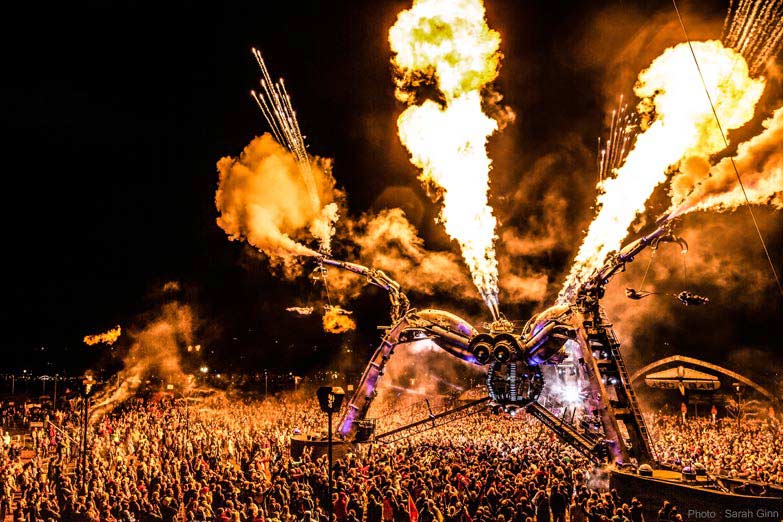 glastonbury's tweet photo. We just posted a gallery of amazing photos from @A_rcadia at this year's Festival… http://t.co/ZbIrm9XZIy. http://t.co/n1OFtSDDzk