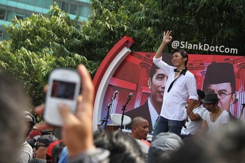 "<a href="/slankdotcom/">Slank Band</a>: Siapkan Diri Untuk Album D'rumah Harmoni #Salam3Jari goo.gl/SqQTtI "