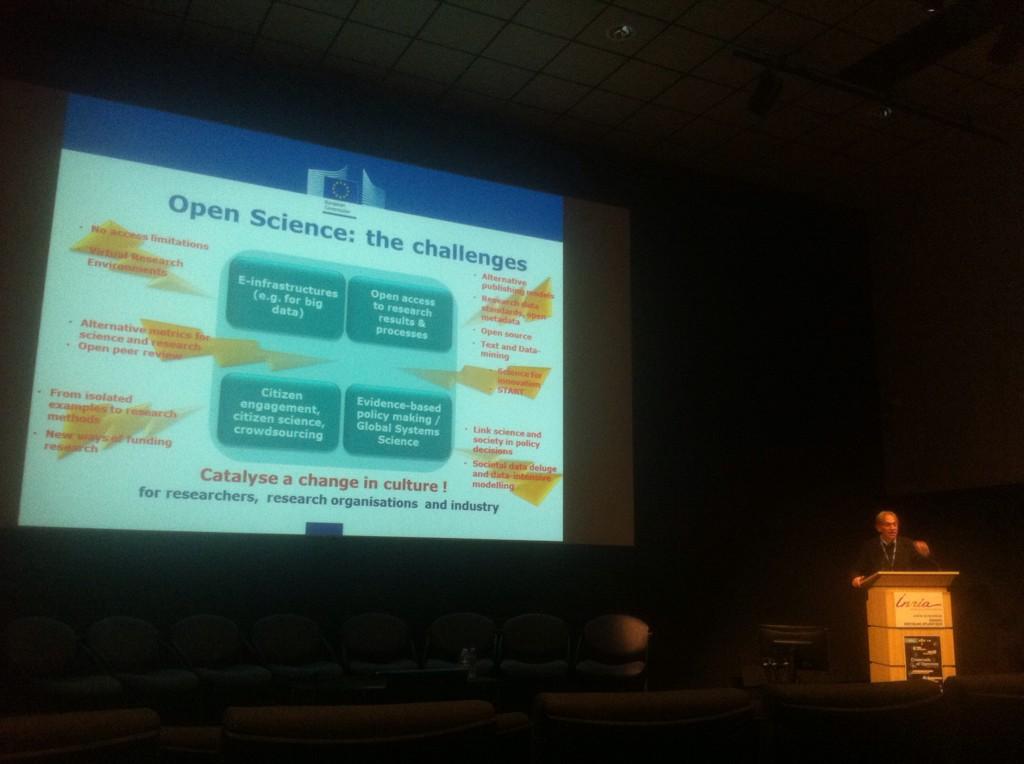 ferminserrano's tweet photo. .@DigitalAgendaEU Jose Cotta presents Open Science as catalyst of change #fossa2014 Includes citizen science,arts.. http://t.co/Q8pQFMohex