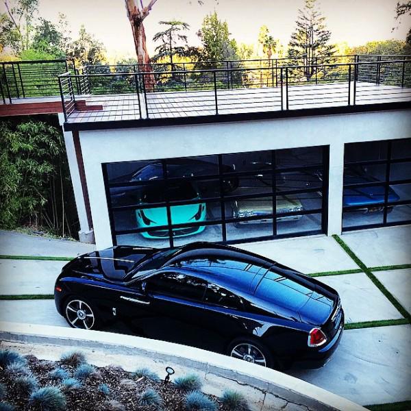 Twitter पर カーキチ La発超人気ストリートブランドdiamond Supply Co のデザイナー ニッキー ダイアモンズ のクリーンな自宅のガレージ ニッキーダイアモンズの車 デザイナーの車 セレブの車ロールスロイス セレブの車フェラーリ T Co Nrcpiavi03