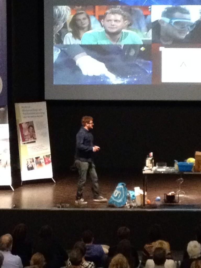 TechYourFuture_'s tweet image. Waarom?Waarom?Waarom? @DiederikJekel over onderzoeken in de klas @Biologie_NIBI #techyourfuture