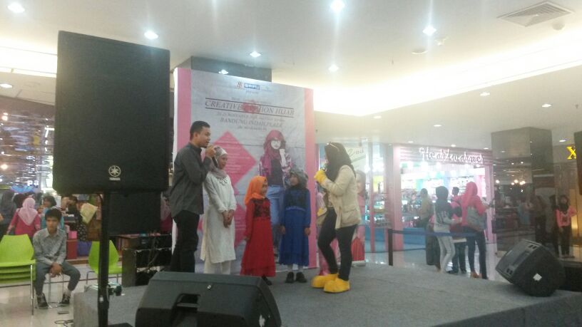 PenaBangsa's tweet photo. Adik adik asuh Pena Bangsa lagi fashion  show nih di BIP cc: @GOPB2014 http://t.co/c4Jm9SDdfp