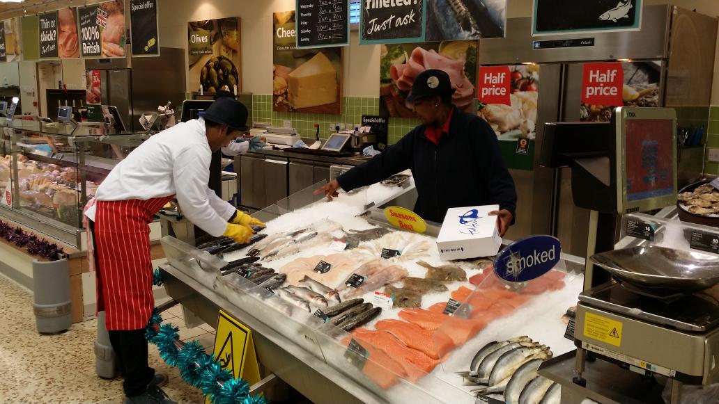 Grace upskilling our fantastic new fishmonger #newstarters #bbbnextgeneration @grace <a href="/Sammy1990uk/">Samantha Jones</a> <a href="/BigWaspPhil/">Phil Richards MBE</a>