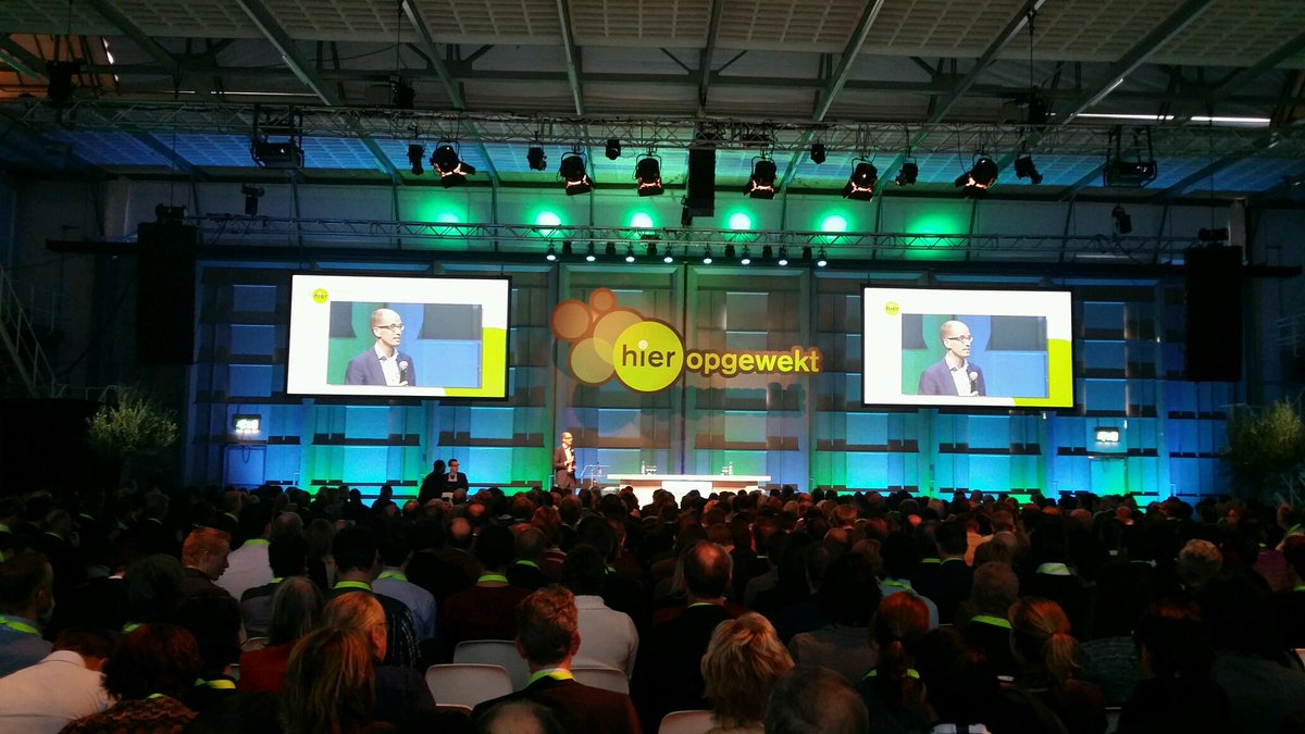 hieropgewekt's tweet photo. We gaan beginnen! Wat een boel energieke mensen! #eho2014 http://t.co/7fjfr0m25K