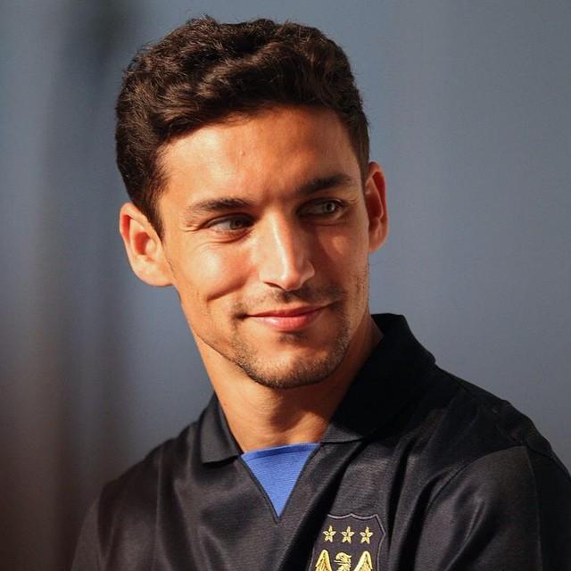 Join us in wishing Jesus Navas a very happy 29th birthday today!

Feliz cumpleaños! 