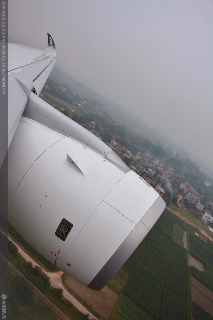 Airbus's tweet photo. Xin chào! Welcome to #Hanoi, #Vietnam! Our #A350 has just landed at Nội Bài International Airport | #A350XWBTour http://t.co/pvUPjyaCcI