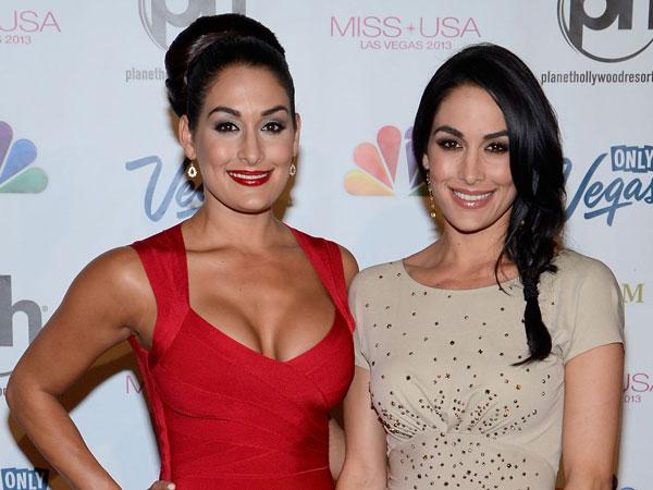 Happy birthday to our idols Nikki and Brie Bella, have an amazing day      