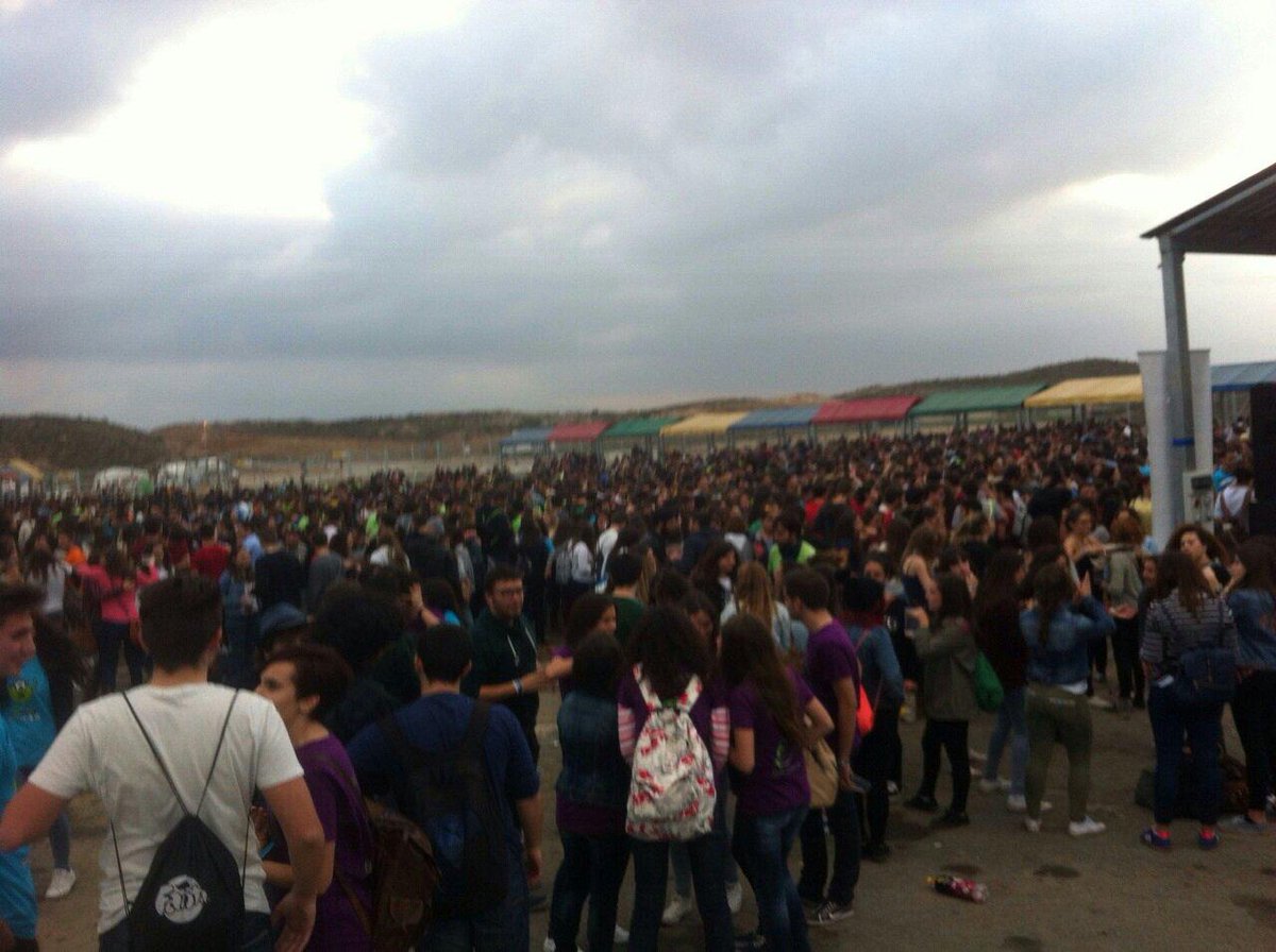 lorena_bq's tweet photo. Estas son ls verdaderas paellas d San Alberto! Encuentra ls 2500 diferencias entre éstas y ls paellas d informática👌 http://t.co/VkMEczaGjP