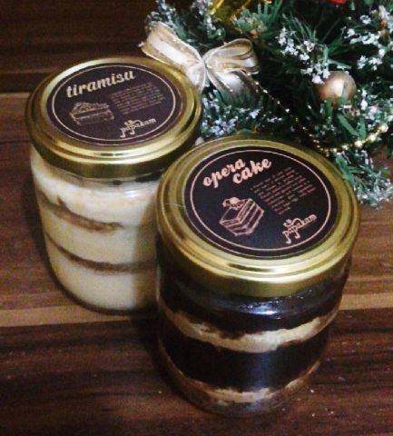 marcellaph8's tweet photo. Tiramisu &amp; opera cake #cakejar #cakeinjar #Jarcake #jarcakebandung #papakam #papakamcake #papakampastry http://t.co/uPMe6xk2rv