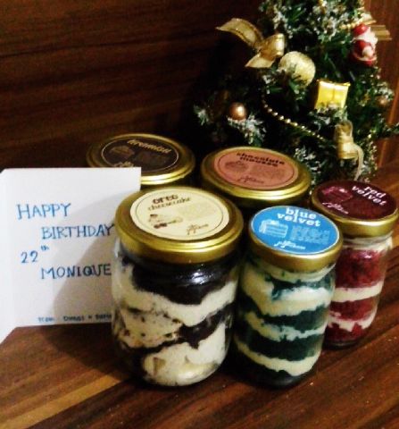marcellaph8's tweet photo. Happy birthday 22th monique with cake in jar #papakam #papakamcake #papakampastry #cakeinjar #cakejar #Jarcake http://t.co/pJWz6vCRZx