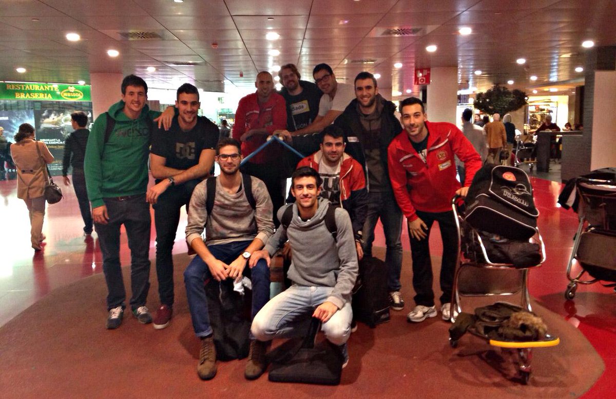 BmHuesca's tweet photo. Ya tenemos al equipo a punto de subir al avión. En unas horas informamos de la llegada a Suecia #alaconquistadeeuropa http://t.co/Q29286BIS2