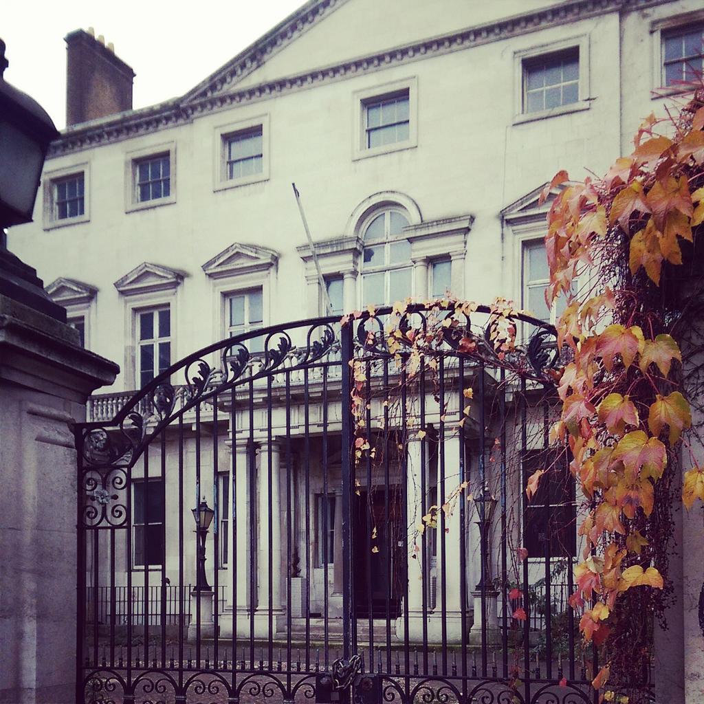 Fancy lending us 94 Piccadilly for a Mile High <a href="/DReubenJr/">David Reuben Jr</a> it would be the most perfect location!!!#worthatry