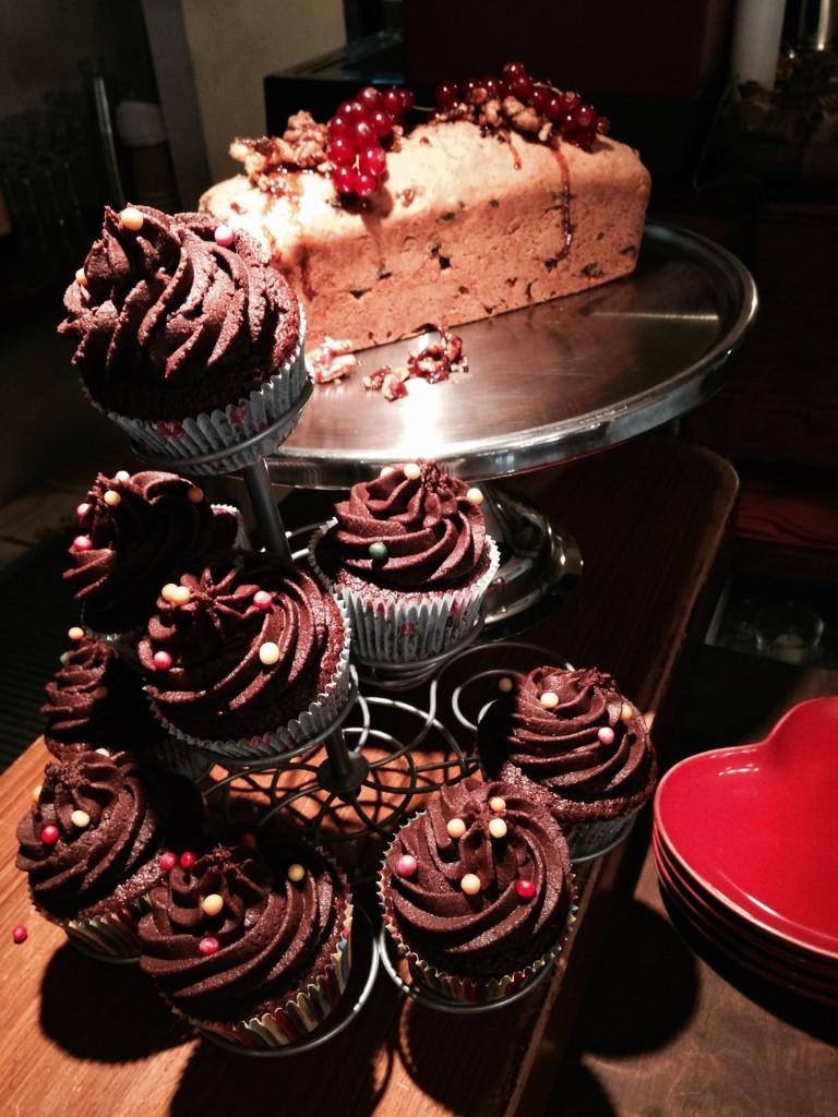 Pretty yummy Chocolate & caramelised Walnut & fruit Cake