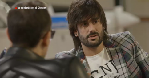 Chester_cuatro's tweet photo. “¿Qué hace un tío de Asturias cantando como si fuera de Huelva?" @ristomejide @MelendiOficial http://t.co/fCcn2wzFKb http://t.co/1jV6y5KISt