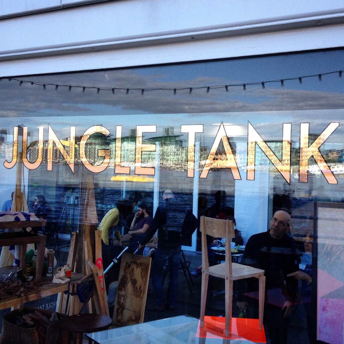 DesignMuseum's tweet photo. Inspired by @archieproudfoot's sign in the Jungle Tank display, tomorrow’s #FontSunday is fonts on handpainted signs! http://t.co/7AGMFxsM8N