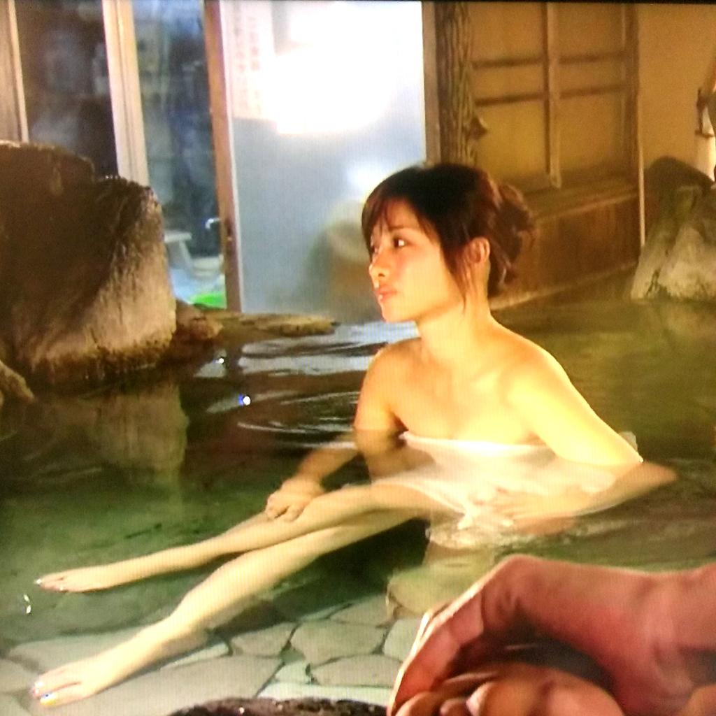 石原さとみの入浴シーンで心霊 足に誰か触っている でも 本当の心霊現象はそこじゃない News969 クロック