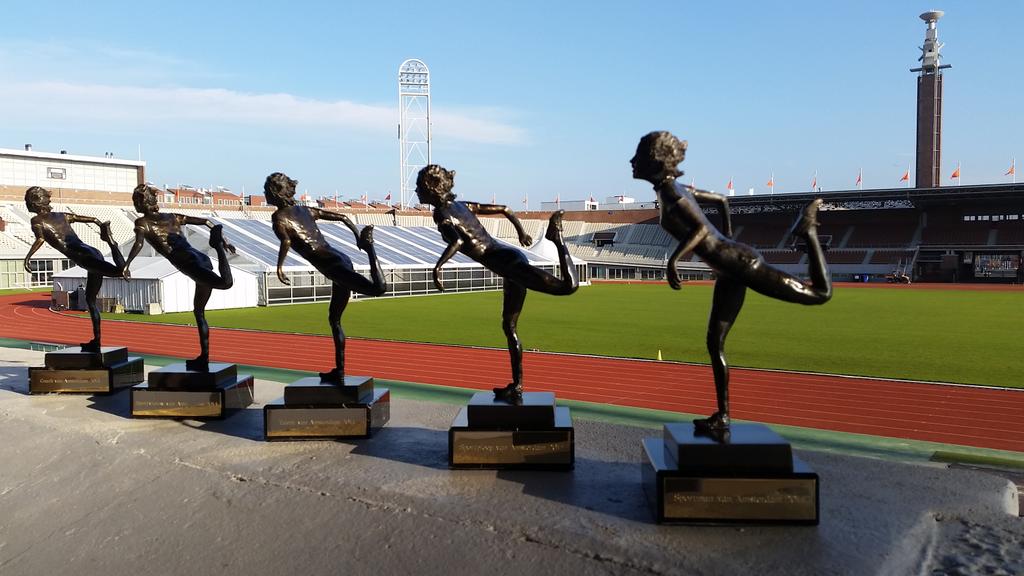 De Fanny's nemen alvast een kijkje in het <a href="/olympisch/">Olympisch Stadion</a> stadion voor het #sportgala020. Nog 24 dagen!