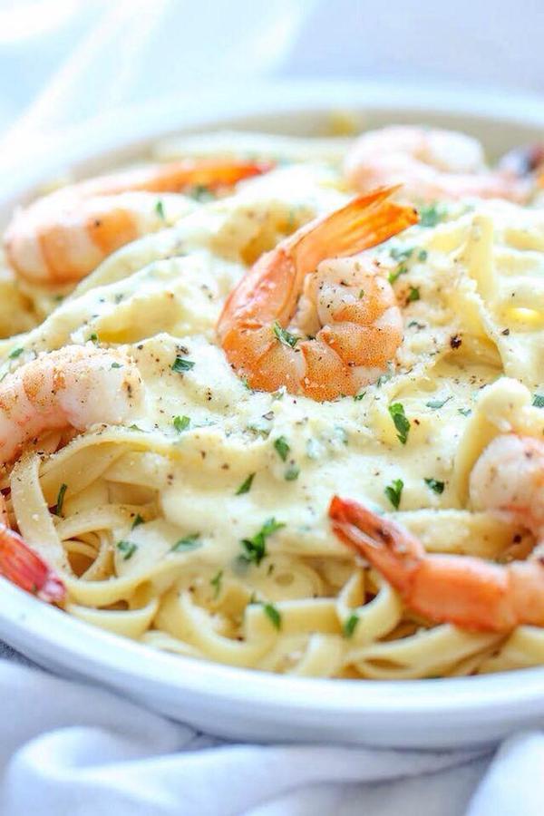 FoodPornAww's tweet photo. Fettucine Alfredo http://t.co/O7zRh8gLdS