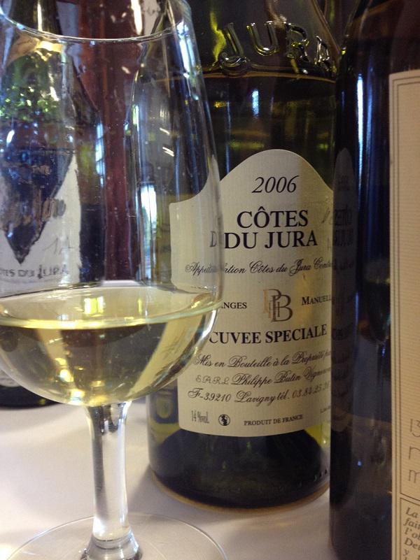 QuitouWines's tweet photo. Avec ou sans voile, les dégustations du #jura ont commencé pour #Quitou... Trois semaines de réjouissances ;-) http://t.co/8XS1RYYknu