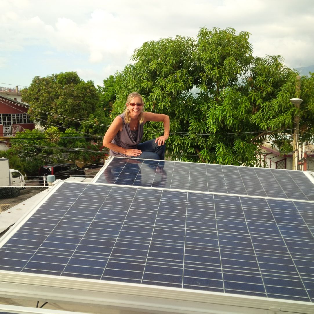 hbsolarcanada's tweet image. #Jamaican #VICERAIL racking with Solar Vu monitor in the reception at Power Gen Inc.Great #solar market @SoleraSolar
