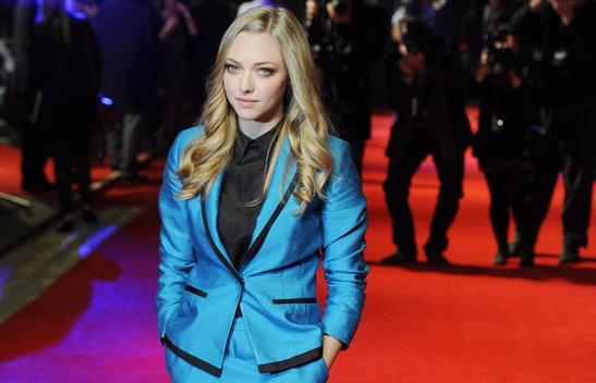 Happy Birthday to the gorgeous Amanda Seyfried! We simply love her bold, blue look here. 