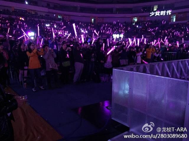 [PIC][21-11-2014]SNSD khởi hành đi Trung Quốc để tham gia "China for GG 1st Fan Party in NanJing" vào trưa nay B29vfoBCIAAOpZU