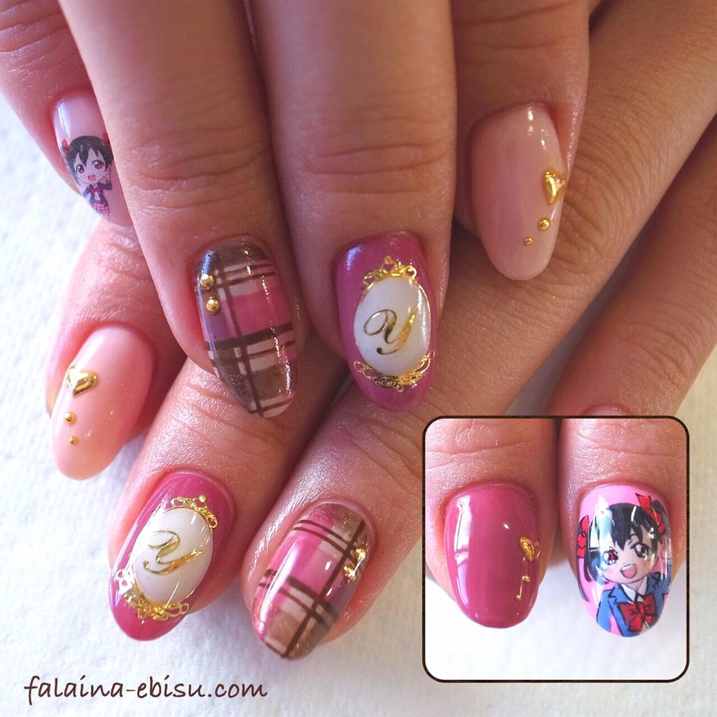 nail_FALAiNA's tweet photo. 親指にキャラクターペイント☆ ¥13,068 #ネイル #キャラクターネイル #痛ネイル #ラブライブ! #nail #falaina #ファレナ ※小指のシールはお客様私物です。 http://t.co/IZo73XuSi7