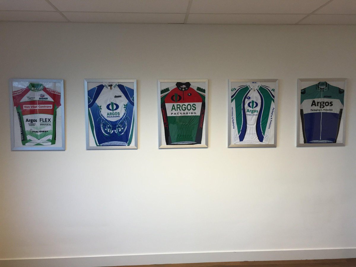 ArgosCycling's tweet photo. Inmiddels een mooie verzameling aan Argos wielershirts http://t.co/lrZbGz4nk3 http://t.co/vdkFypCdQZ