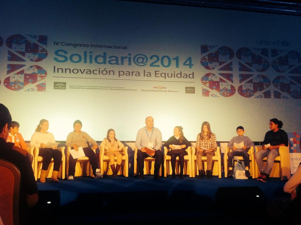 MartAriasRobles's tweet photo. Para cerrar #Solidaria14 los protagonistas del Congreso toman la palabra y hacen sus preguntas al Director Ejecutivo http://t.co/HWFb2mBC89