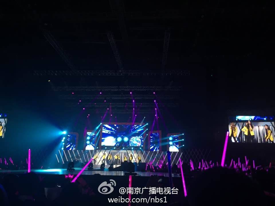 [PIC][21-11-2014]SNSD khởi hành đi Trung Quốc để tham gia "China for GG 1st Fan Party in NanJing" vào trưa nay B29zO5jCIAAEcS8