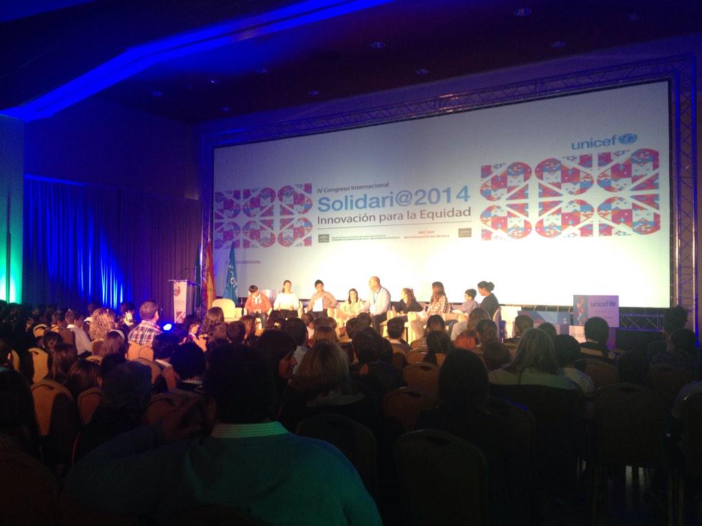 Maribel_UNICEF's tweet photo. Es turno de los niños, los auténticos protagonistas de #solidaria14 ponen la guinda y ¡llenan la sala! #CDN25anos http://t.co/WiN076dTie