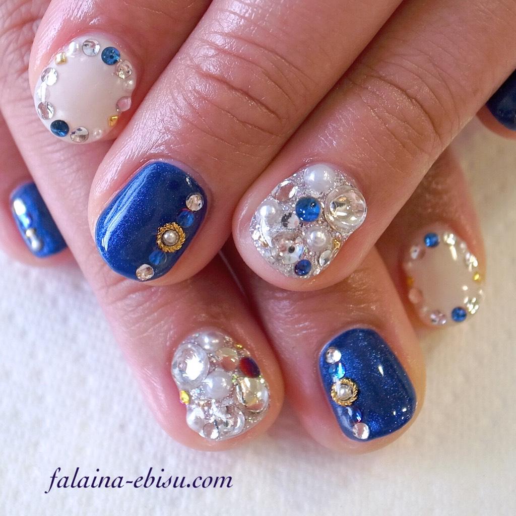 nail_FALAiNA's tweet photo. ネイビーのデザインをショートネイルアレンジ☆ ¥10,908 #ネイル #冬ネイル #クリスマスネイル #nail #falaina #ファレナ http://t.co/WtBt1f9CHa