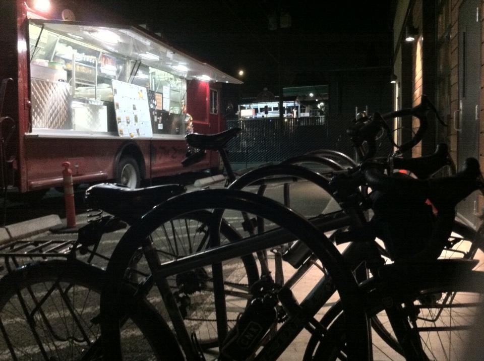 brockmon's tweet photo. Bikes + food trucks. This spot made the best vegan chili, which I chased with a hamburger. #notveganyet http://t.co/lYyft3lvYM