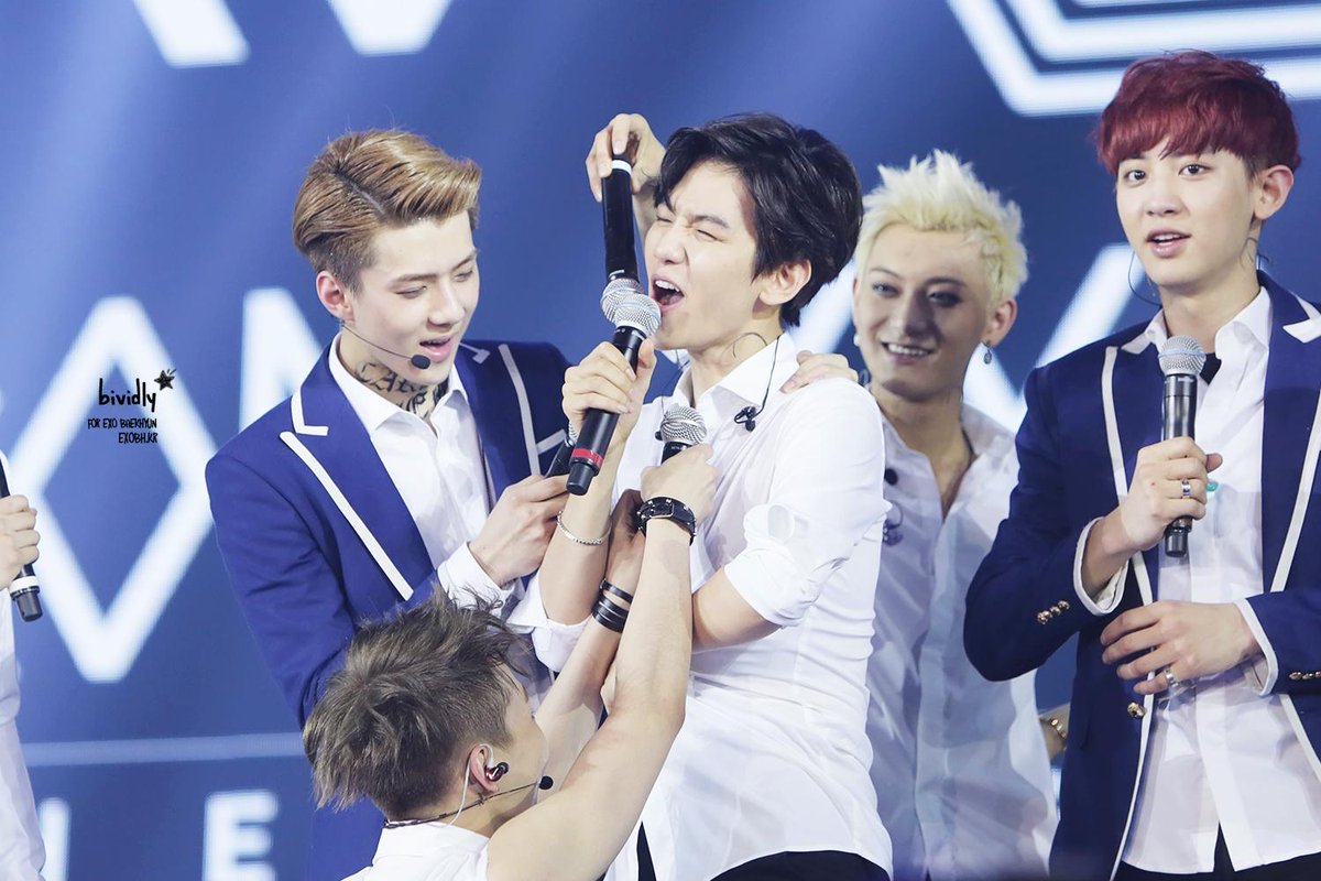 1. 단추를 푸려고 시도하는 맏형 i.imgur.com/C1e29K1.jpg 2. 사수하는 큥 i.imgur.com/4aOKdeC.jpg 3. 크아아ㅏㅏㅇ !!! 사수!! i.imgur.com/I8PtU5Y.jpg