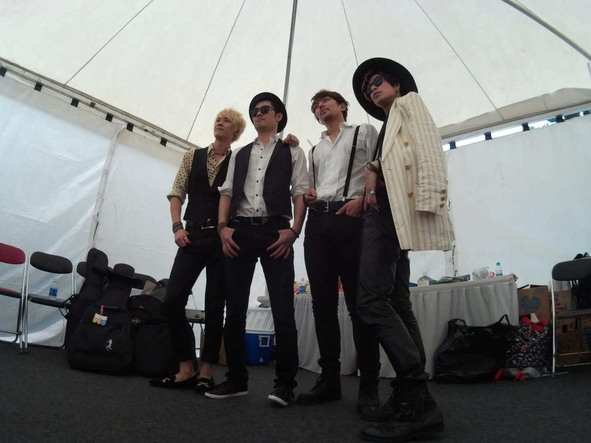 JMusicLab's tweet photo. .@IDLMs_OFFICIAL berpose di backstage J-Music LAB #JMusicLAB http://t.co/bw2ZvaPSwv