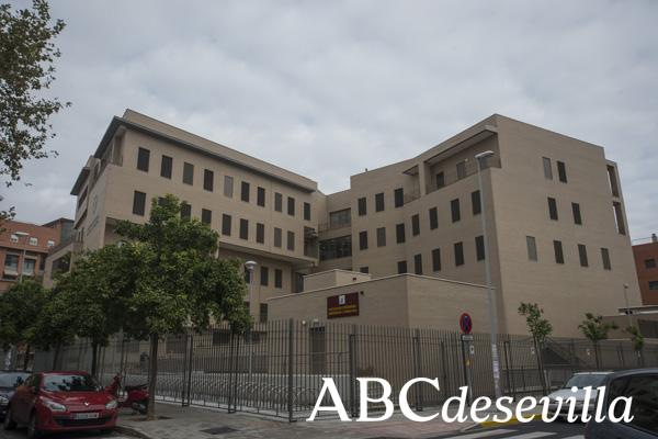 abcdesevilla's tweet photo. Así es la nueva Facultad de Enfermería de la Universidad de Sevilla [GALERÍA] http://t.co/erHktuMY10 | #Sevillahoy http://t.co/bg4pWg65xF