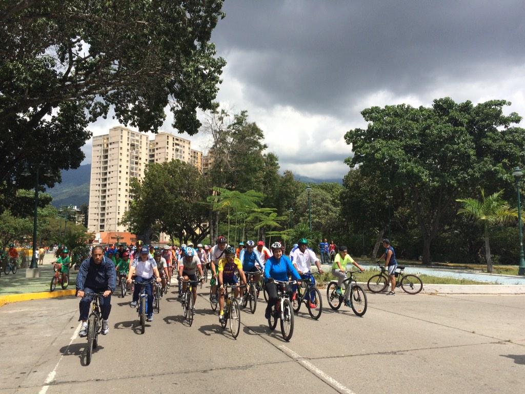 gestionperfecta's tweet photo. Gran bicicletada junto a nuestro a pueblo impulsando el #PlanDesarme + Deporte + Vida + Felicidad http://t.co/AkupU5H6YT