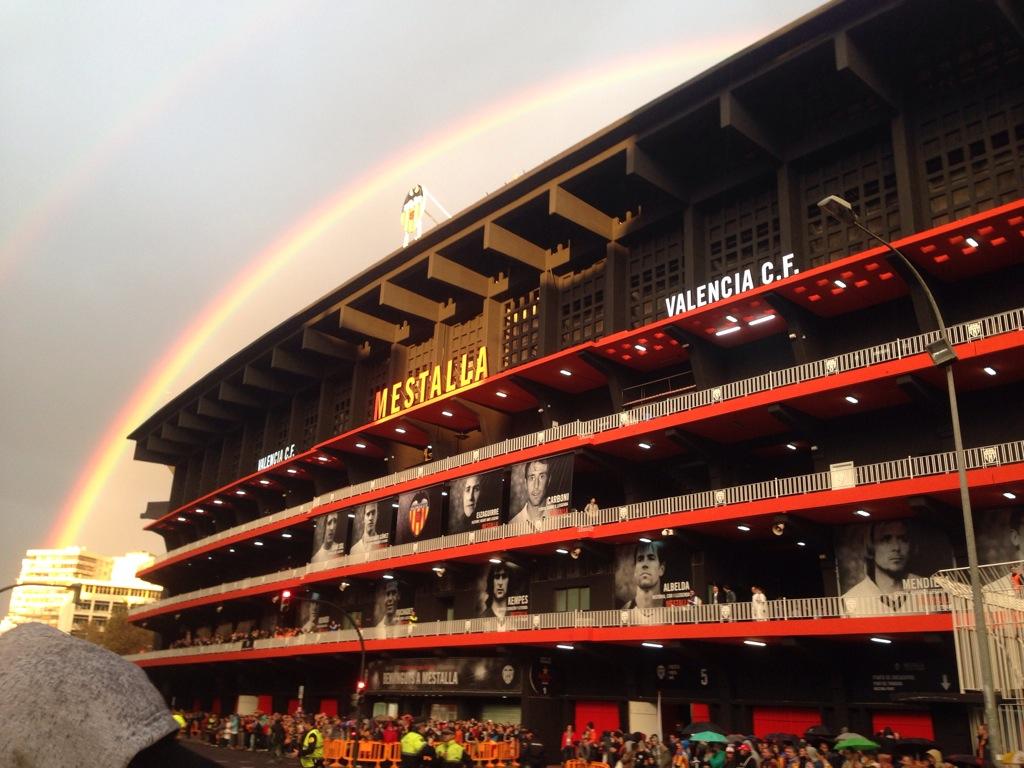 EnriquePiqueres's tweet photo. Previas fans hooligans! http://t.co/pnDEoszpI1