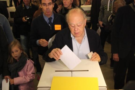ManuGarridoGi's tweet photo. Votando por una "Hacienda propia". #9NFRAU #Circ9N #9N2014 http://t.co/2b0ZIUXV3r